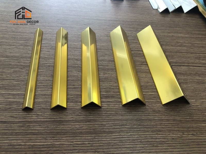 Mạ inox màu vàng là gì? Ưu điểm và ứng dụng trong nội thất hiện đại