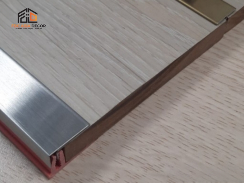 Những lưu ý quan trọng khi lựa chọn nẹp inox sàn gỗ cho công trình 