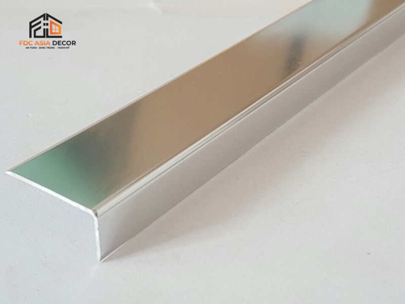 Nẹp inox chữ L là gì? Ứng dụng trong hoàn thiện nội thất hiện đại