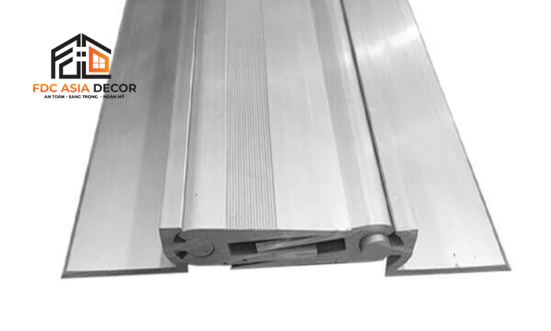 Cách nẹp khe lún được sử dụng trong các công trình nhà xưởng lớn 