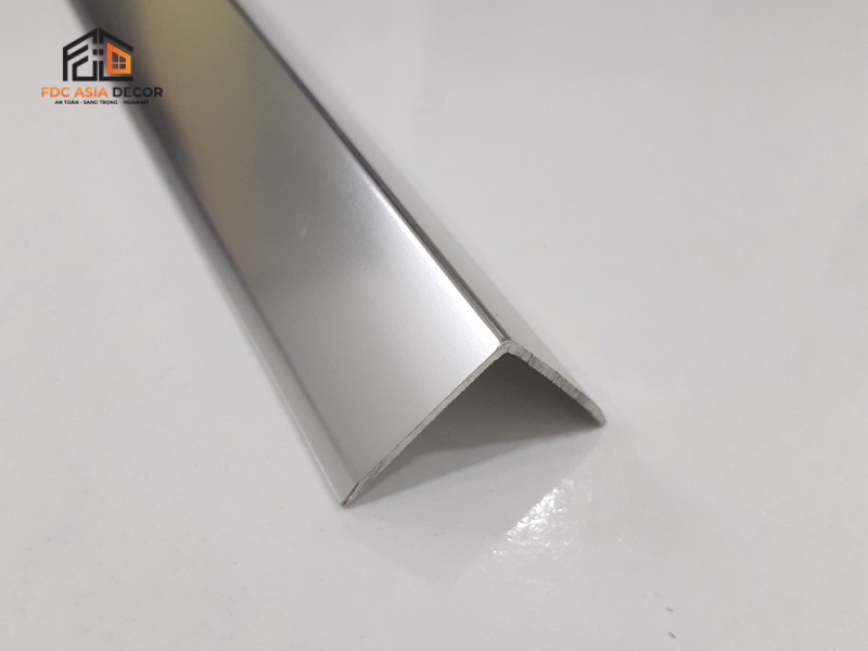 giá nẹp nhôm chữ v