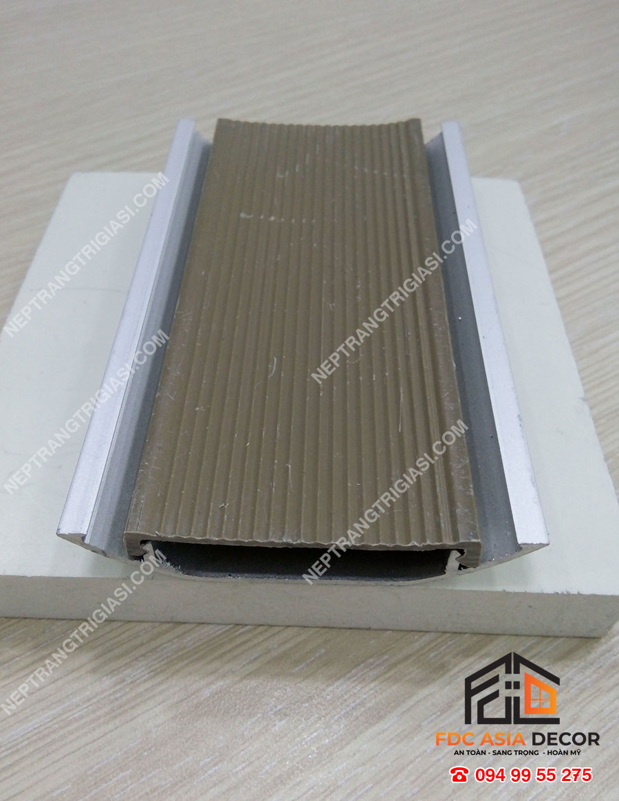 Nẹp nh&ocirc;m d&acirc;y điện