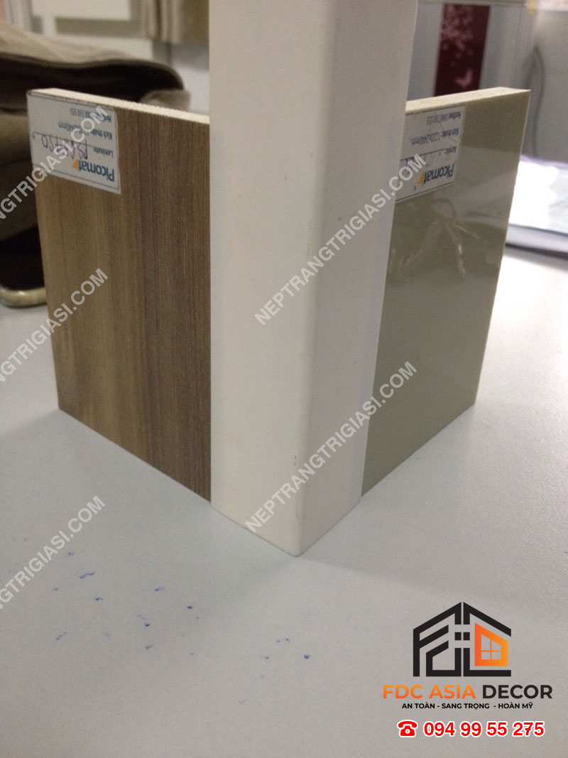 nẹp nhựa g&oacute;c chữ V