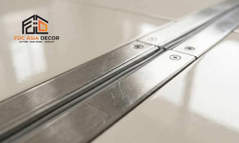 Nẹp khe l&uacute;n